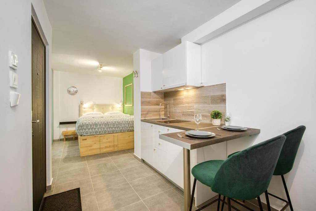 Modern Boutique Apartment Ateny Zewnętrze zdjęcie